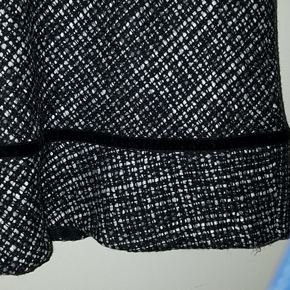 Beautiful tweed knee length wool blend skirt - Picture 2 of 3